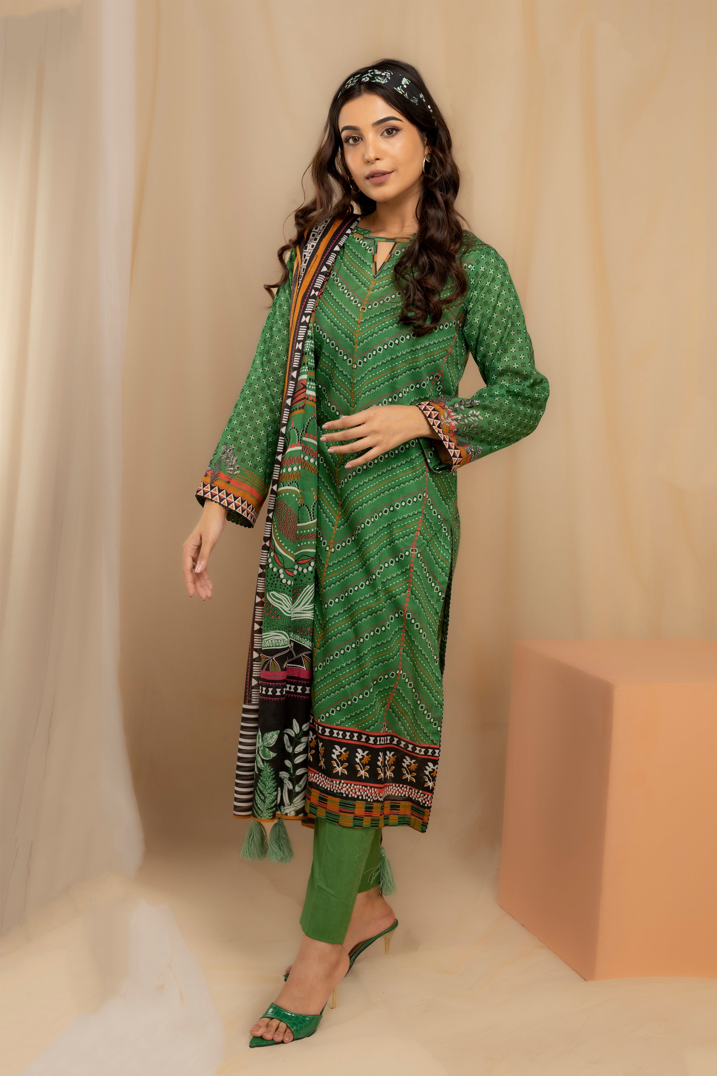 Lakhany Chikankari Unstitched Embroidered Lawn 3 Piece Suit LSM26UCL LG-UB-0294 - Festive Collection