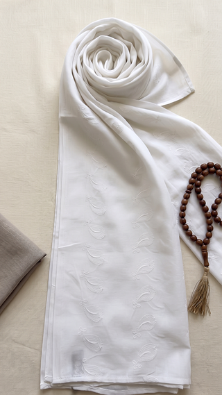 01 Piece Ready to Wear Embroidered Namaz Chaddar