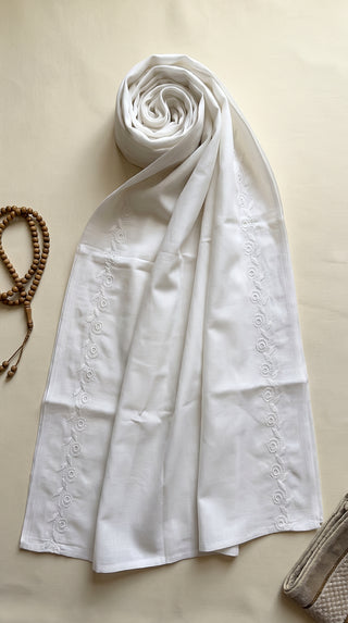 01 Piece Ready to Wear Embroidered Namaz Chaddar